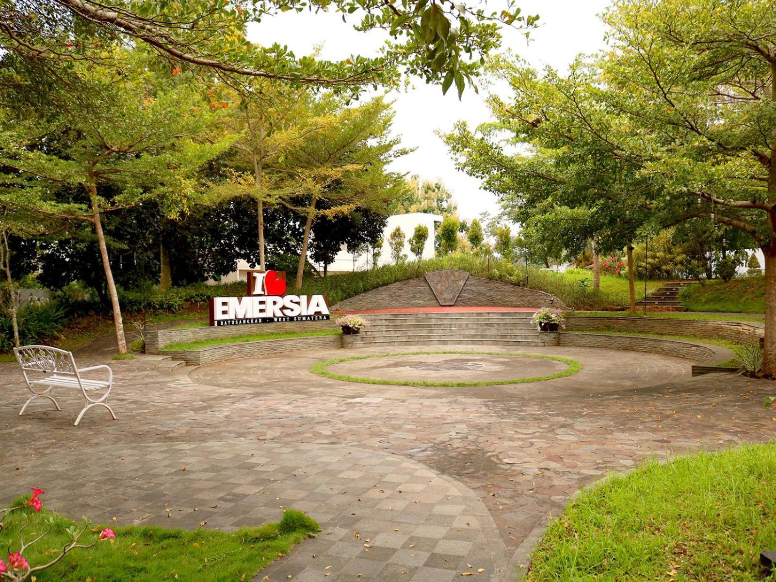 Emersia Hotel & Resort Batusangkar المظهر الخارجي الصورة